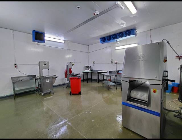 1,856M² WAREHOUSE FOR SALE IN CLAYVILLE